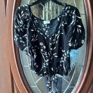 Free Kisses Black/White Crop Top Size M